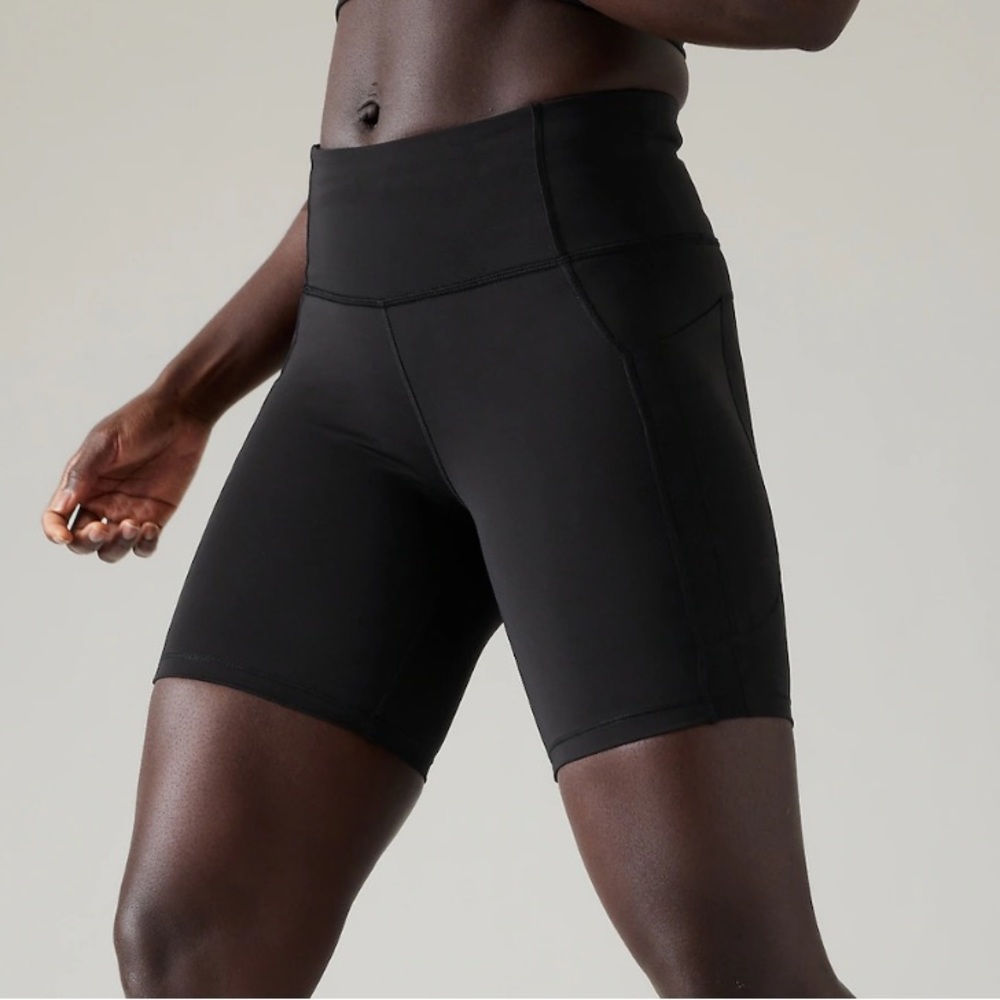ATHLETA ULTIMATE STASH POCKET 7" SHORT
